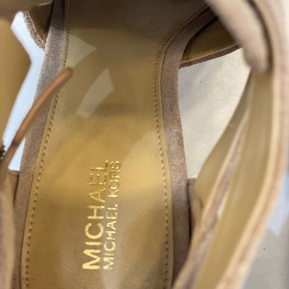 Michael KORS Blaze Suede open toe Wedge size 7.5M excellent condition clean - Picture 4 of 10